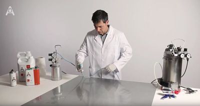 Video - Release agents application with spray gun